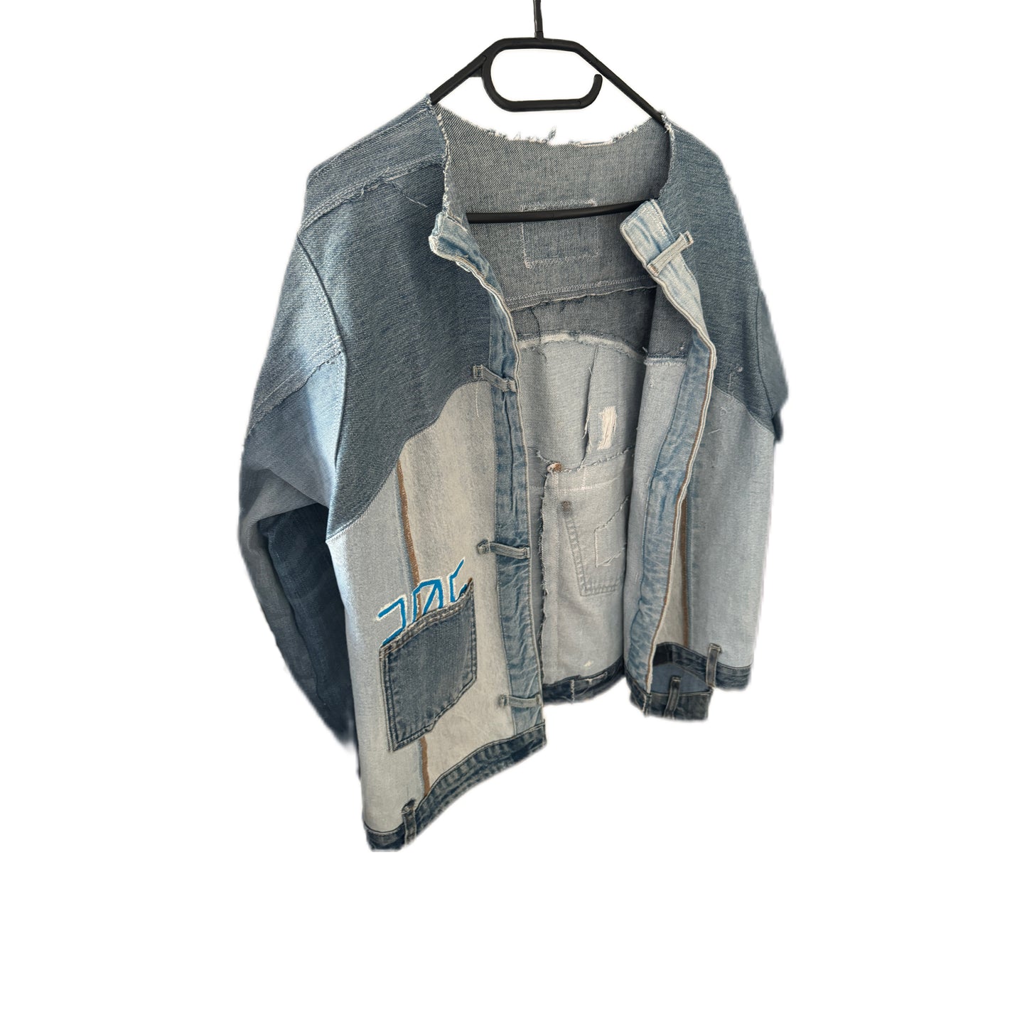 Upcycling-Jeansjacke für Damen