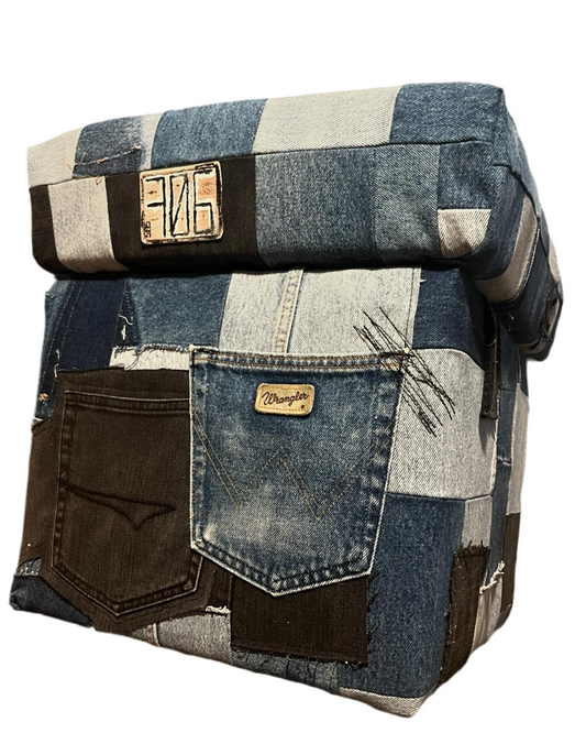 Hocker aus recyceltem Denim