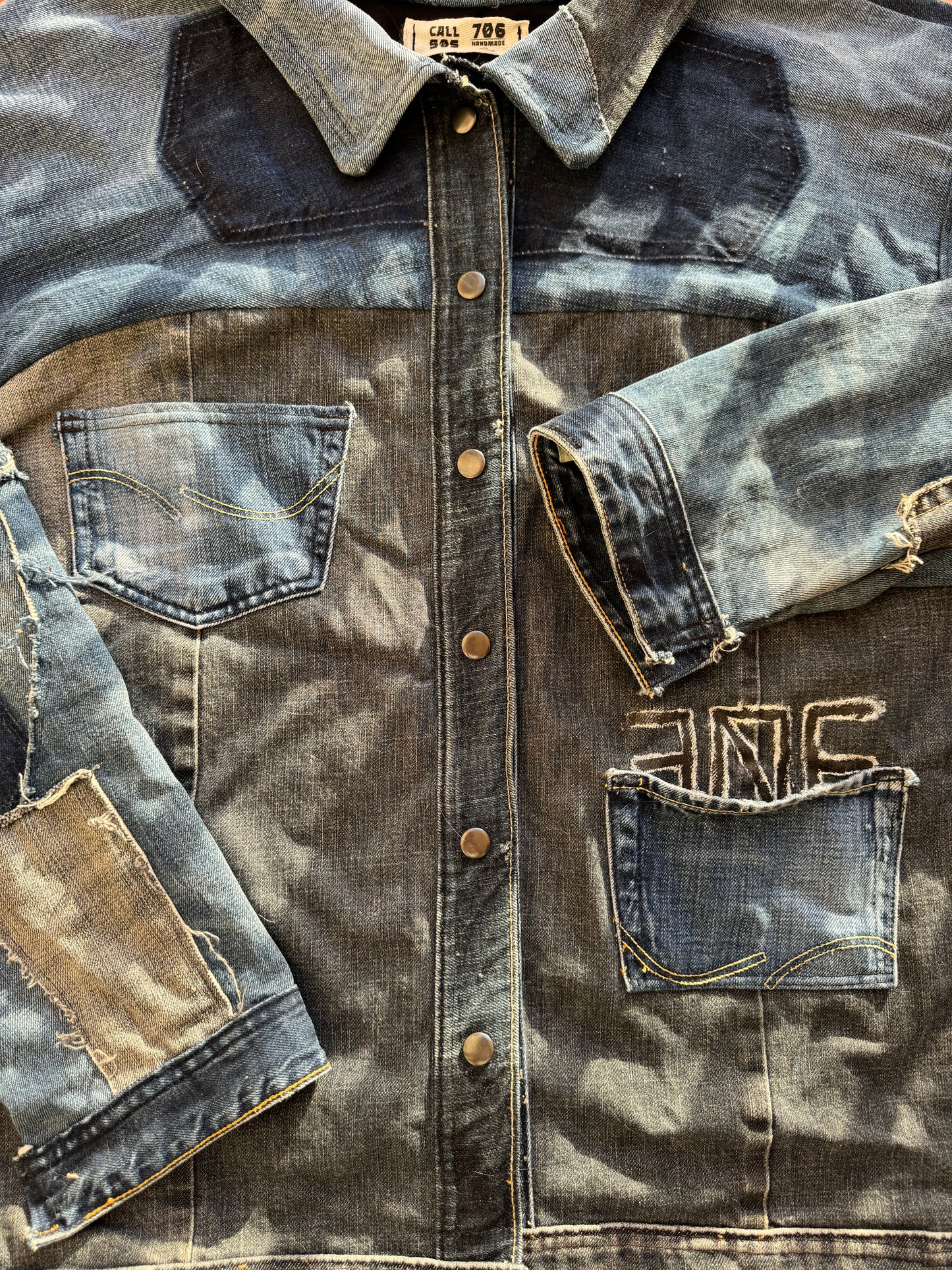 Upcycling-Jeansjacke in Übergröße